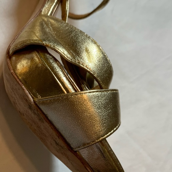 SOLD 10 badgley mischka gold foil leather bow heels - Picture 7 of 13